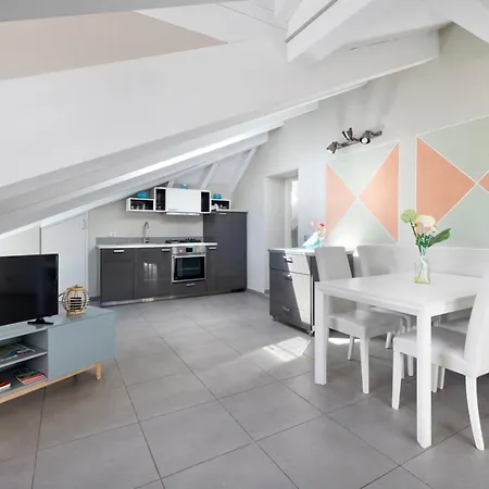 Mansarda - Maggiore Estate By Ginin Apartmán