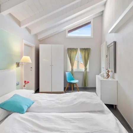 Mansarda - Maggiore Estate By Ginin Apartmán *